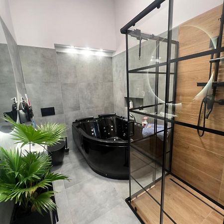 Loft W Centrum Z Jacuzzi Vratislav Exteriér fotografie